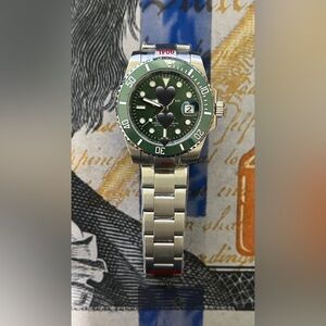 Men’s Luxury Diver Style Automatic Stainless Steel Watch “Hulk” Colorway 40mm